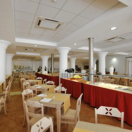 אתר נופש Cala Della Torre 4*
