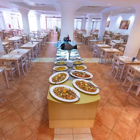 אתר נופש Cala Della Torre לה קאלטה
